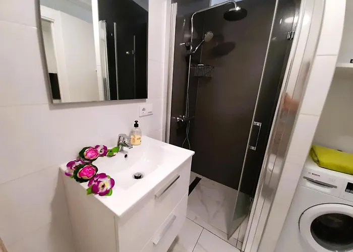 Olympia, Ocean View 111 *